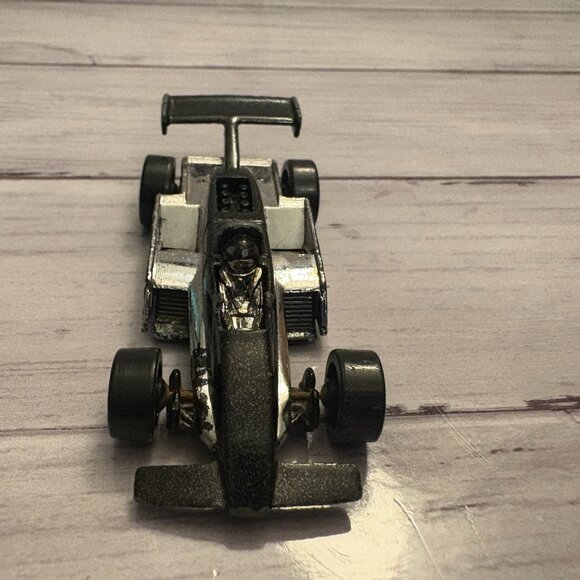 Hot Wheels 1982 Black Silver Spoiler Indy Formula 1 Diecast Toy Car (SKU: 322TO) - Picture 3 of 7